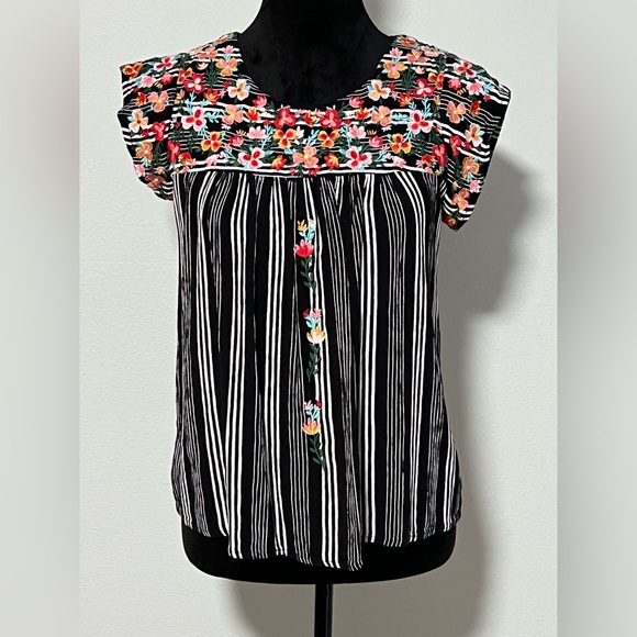 SAVANNA JANE Embroidered Top - S - Picture 2 of 7